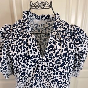 Loft White and Navy Short Puff Sleeve Textured Animal Print Top. Size Small